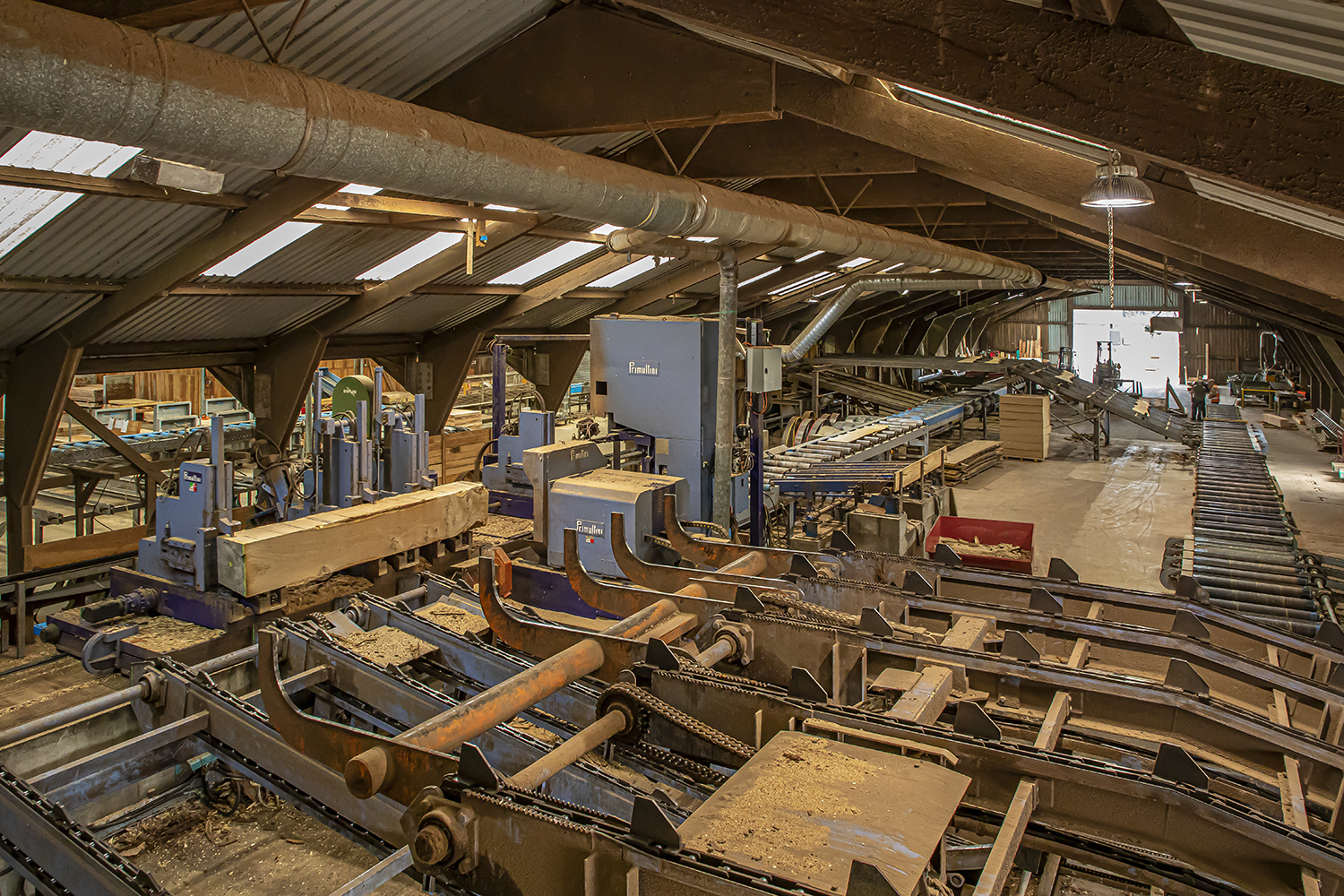 Timber processing in sawmills  